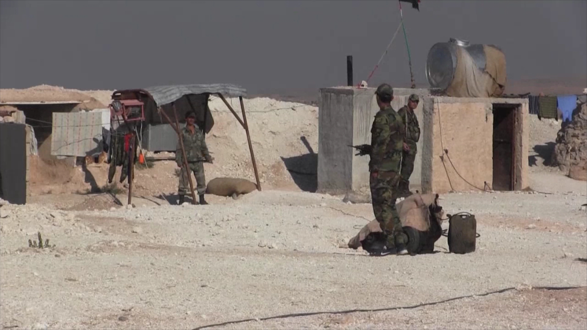 Tirkiyê xaleke hêzên artêşa Sûriyê li Tiltemirê topbaran 